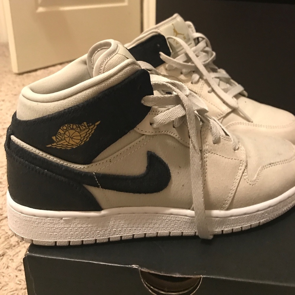Air Jordan 1 MID BG