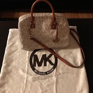 Micheal Kors Satchel/ Cross body