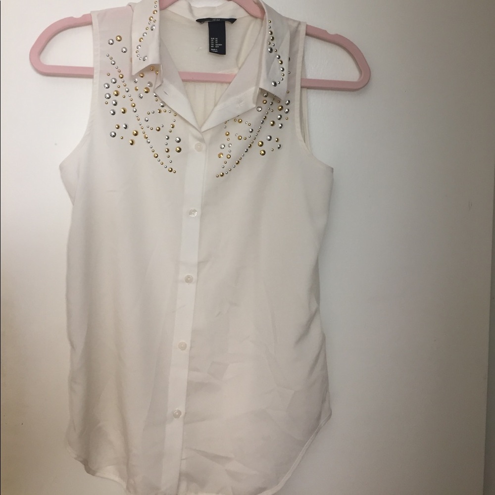 Sleeveless button up blouse