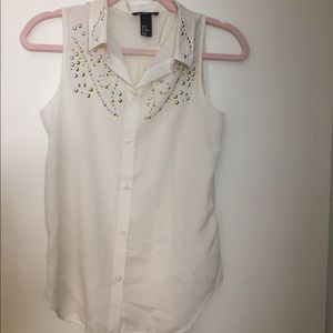 Sleeveless button up blouse