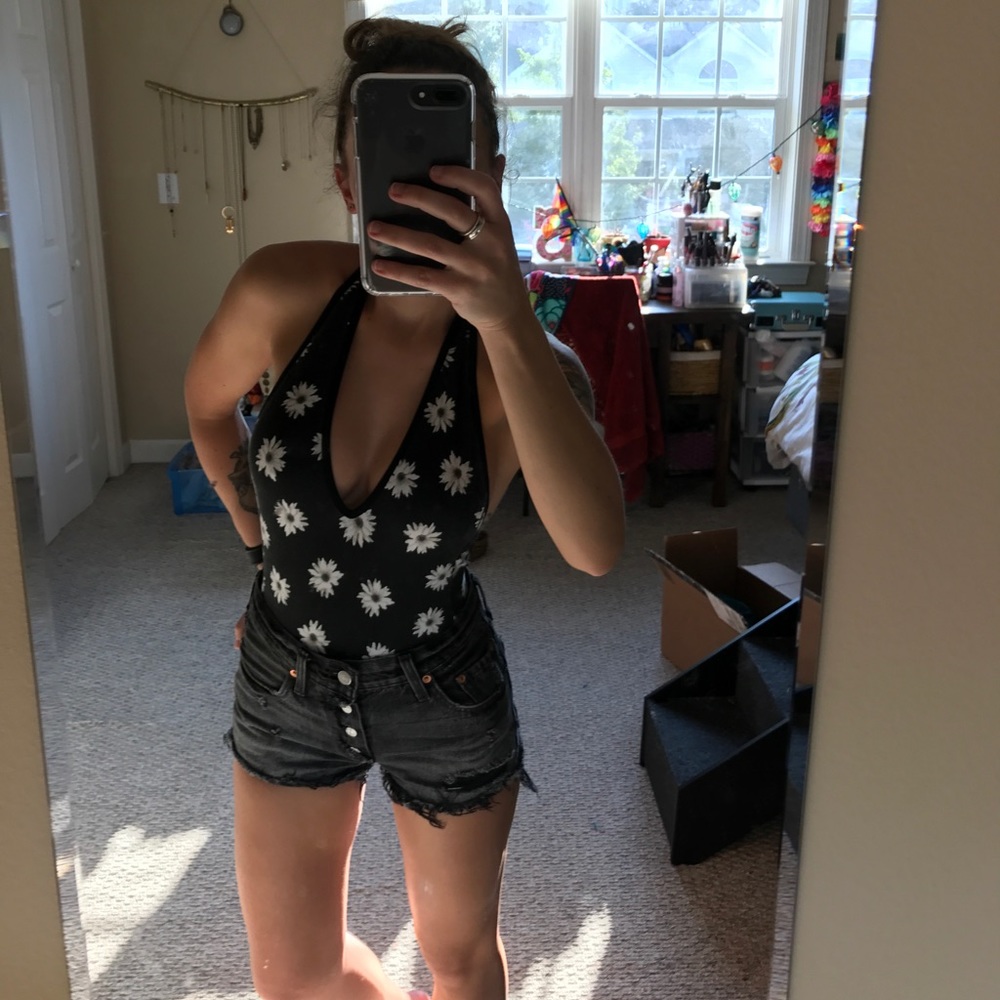 AMERICAN APPAREL DAISY BODYSUIT 🌻