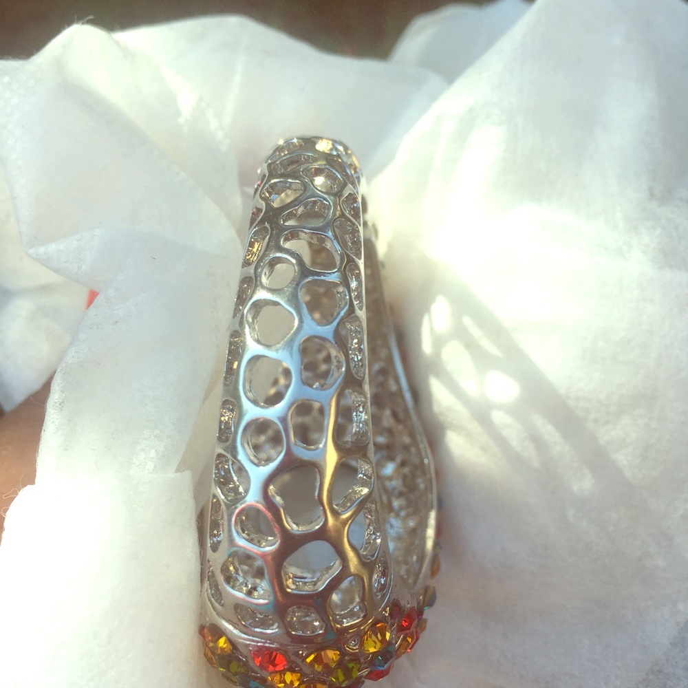 Wonderful jeweled bracelet