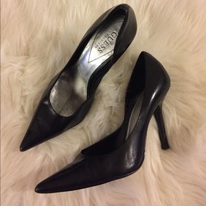 Guess Pumps