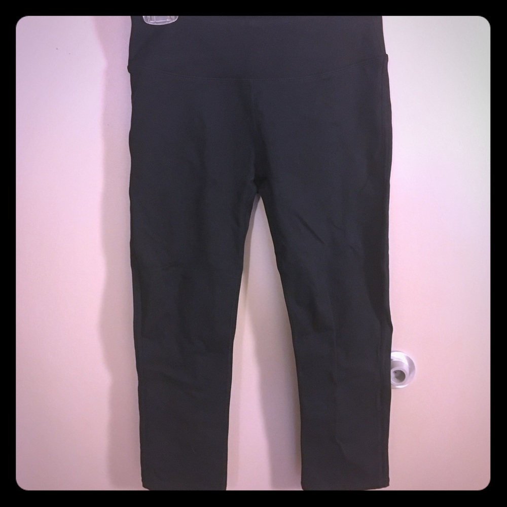 NEW WITH TAGS Fabletics Salar Capris