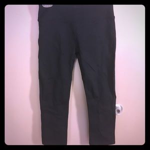 NEW WITH TAGS Fabletics Salar Capris