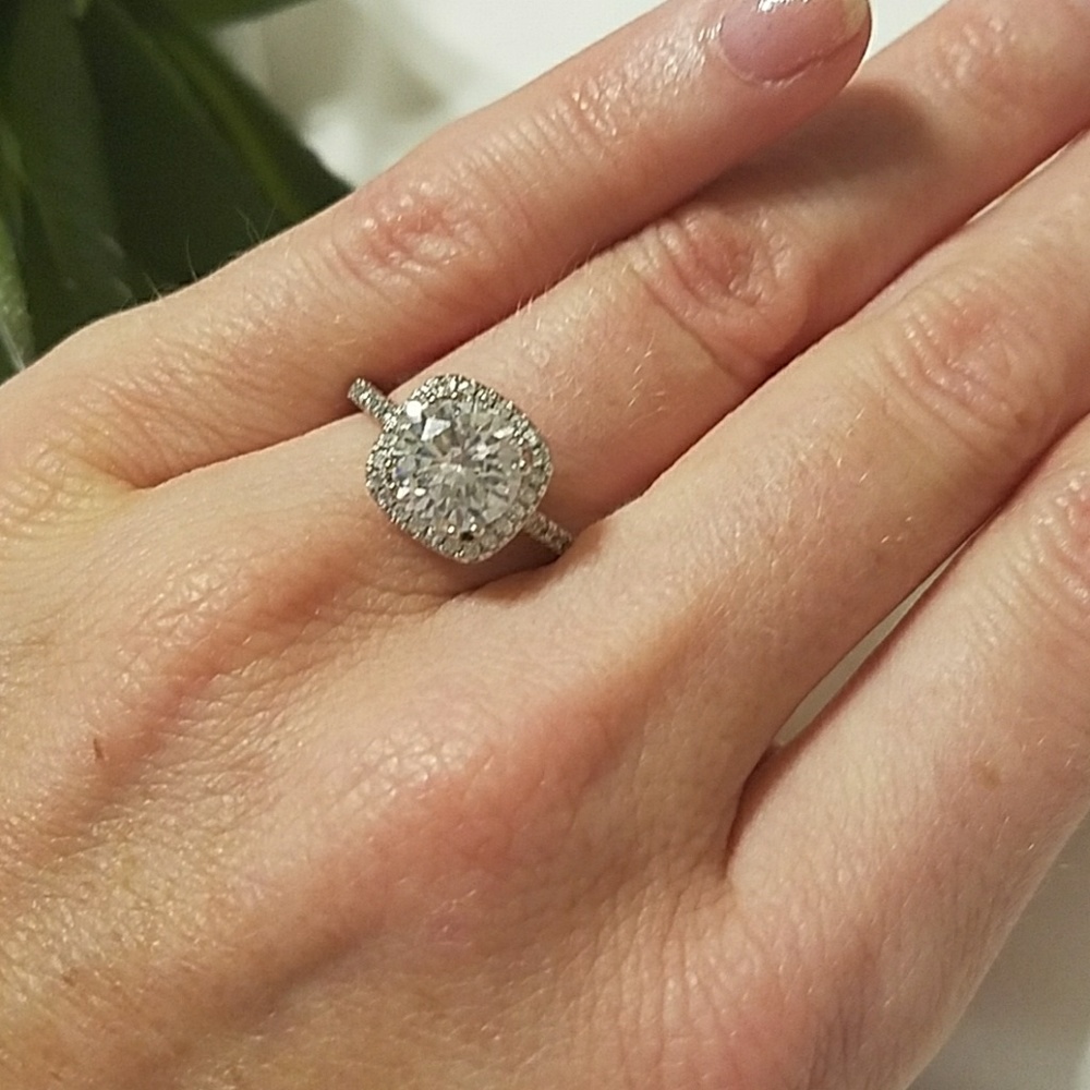 Exquisite diamonique 925 halo engagement ring - Picture 3 of 7