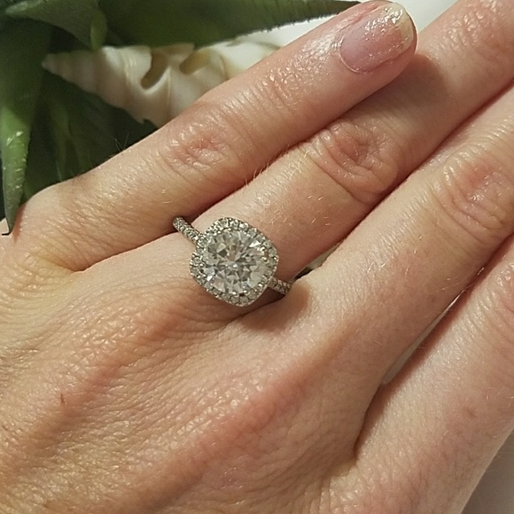 Exquisite diamonique 925 halo engagement ring - Picture 5 of 7