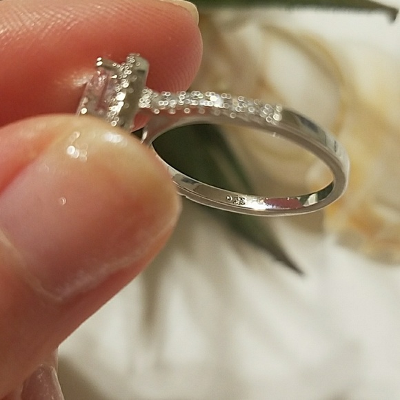 Exquisite diamonique 925 halo engagement ring - Picture 7 of 7