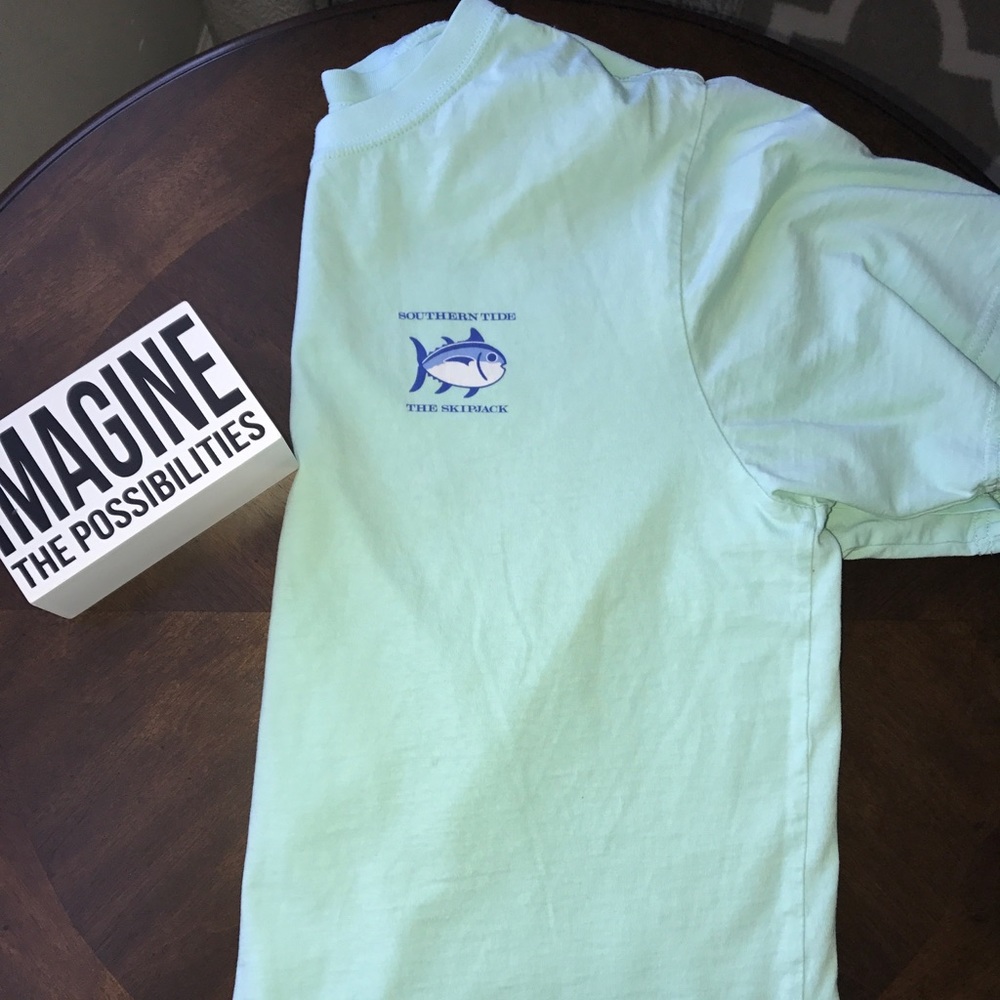🐟 Southern Tide Tee