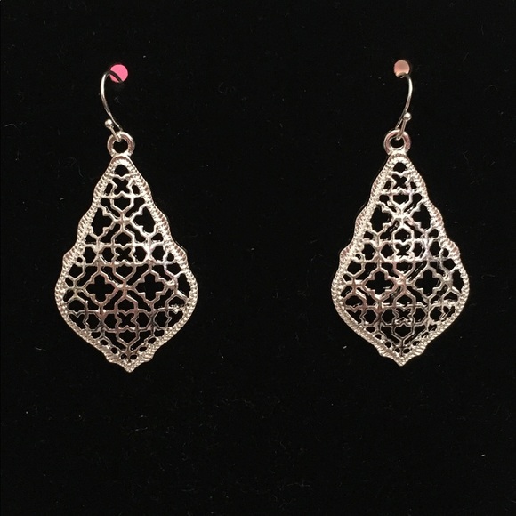 ✨LAST PAIR ✨New Filigree Earrings! - Picture 2 of 5