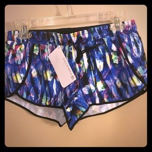 NEW WITH TAGS Fabletics Carrie Short