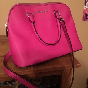 Micheal Kors hot pink crossbody hand bag