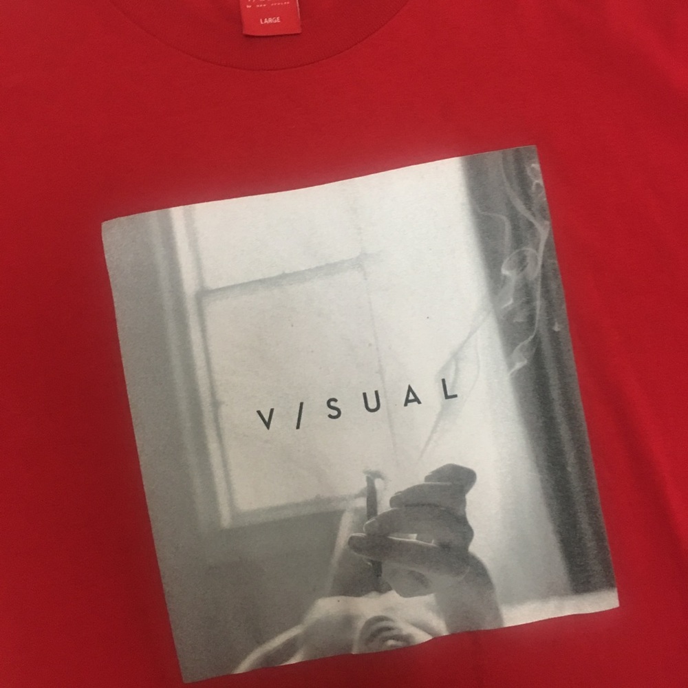 Red tshirt - Picture 2 of 3