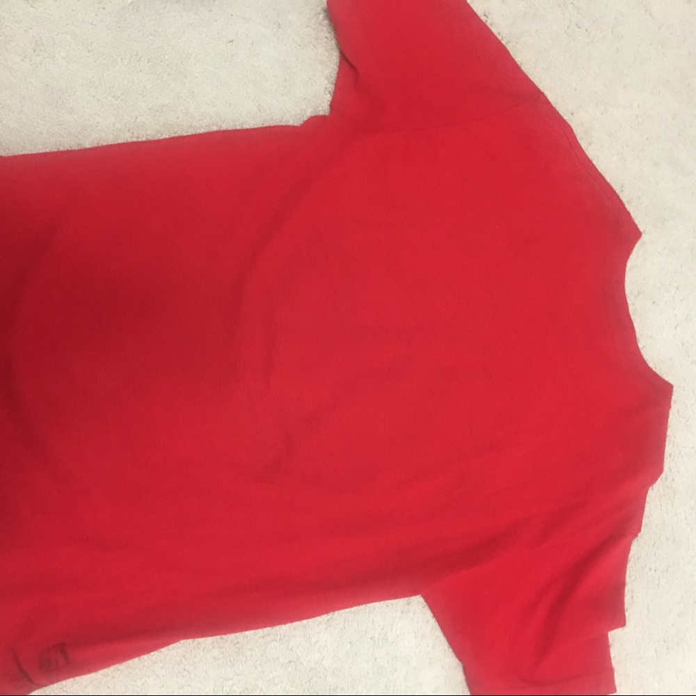 Red tshirt - Picture 3 of 3