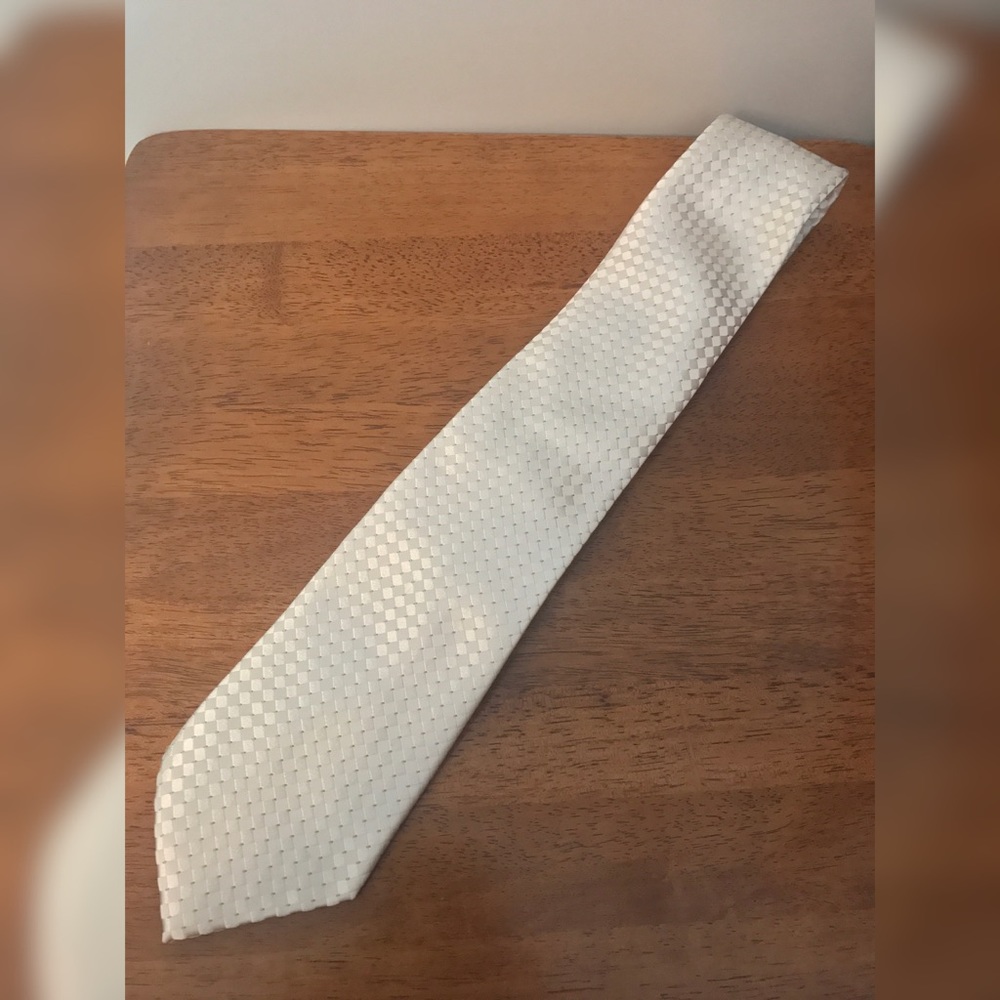 White Donald Trump Signature Collection Tie
