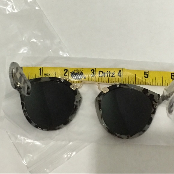 mirror sunglasses with black & gray frame design - Picture 6 of 8