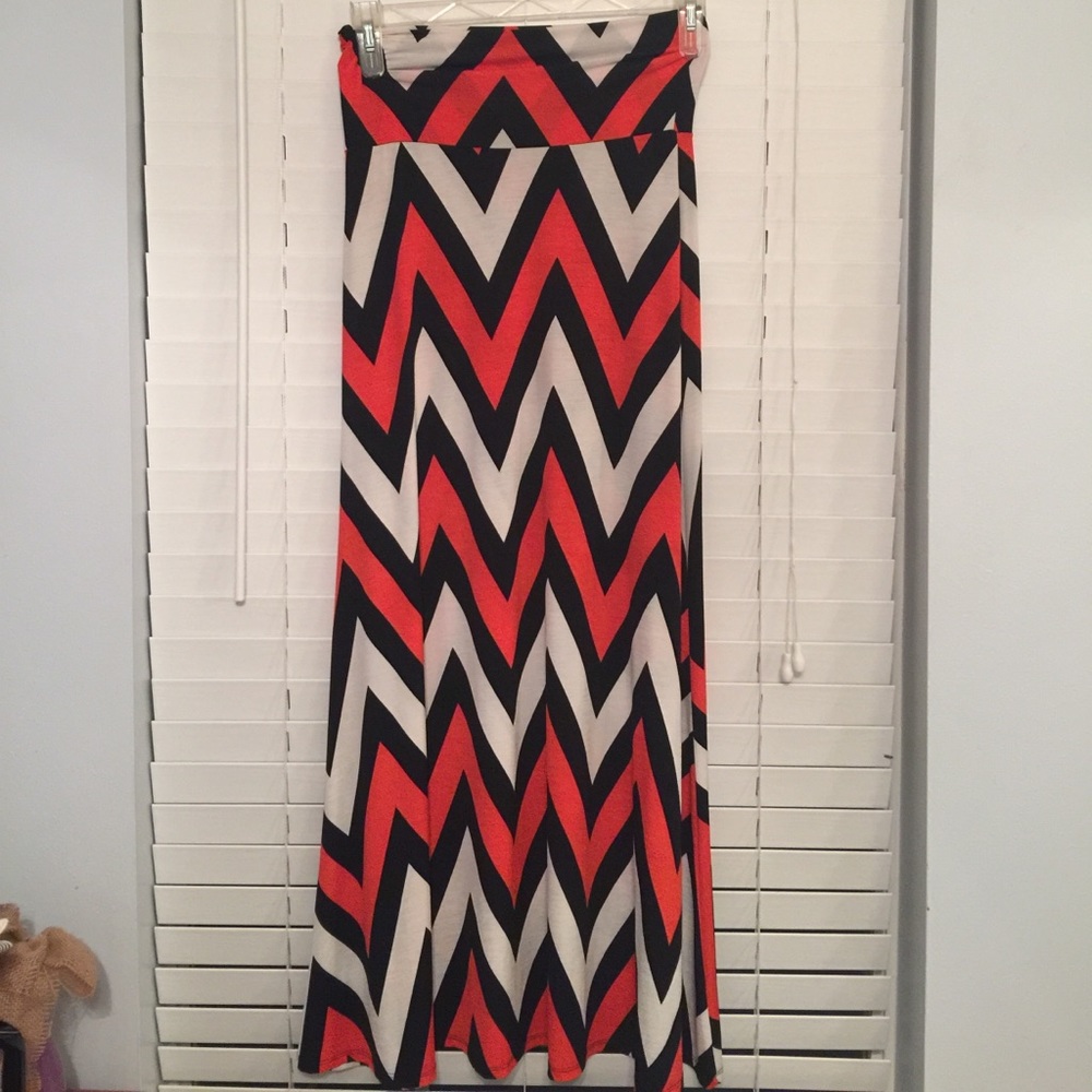 Super cute chevron skirt😍
