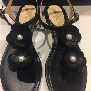 Brand New!! Black Chanel Thongs leather sandal Brand New!! Black Chanel Thongs leather sandal