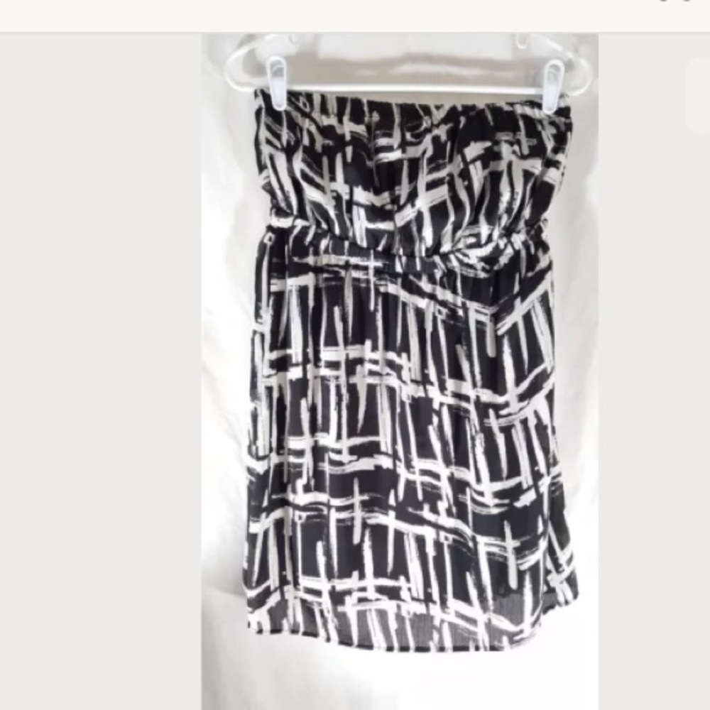 MAKE AN OFFER‼️ SPRING STREET STRAPLESS DRESS M