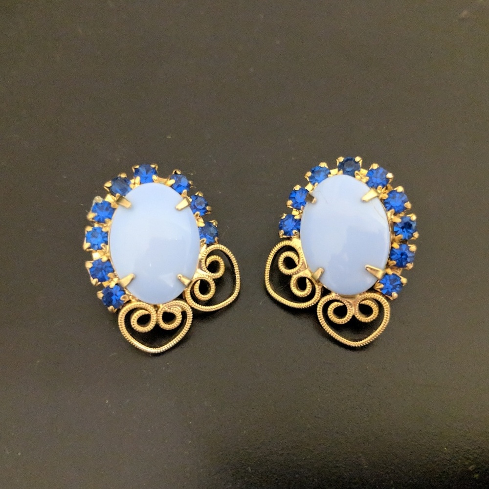 Vintage Julianna blue moonglow and crystal earring