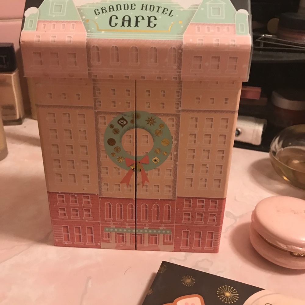 Grand hotel cafe by too faced