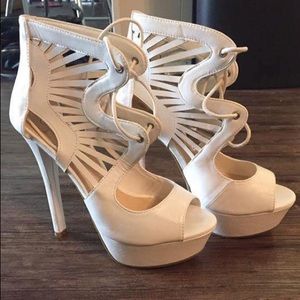 White pumps size 8