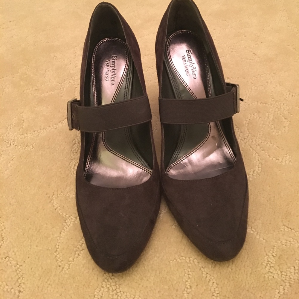 Simply Vera Wang dark grey pumps