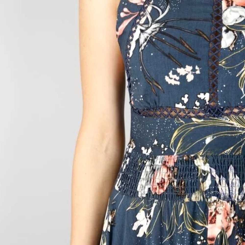 ✨ LAST ONE Open Back Blue Floral Halter Maxi Dress - Picture 4 of 7