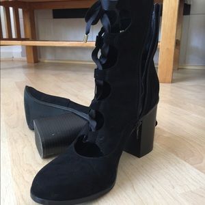 Women's Cut-Out Stacked Heel Ankle Boots