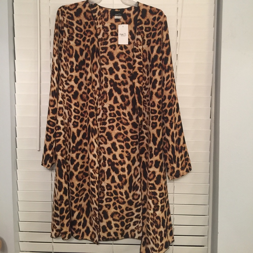 Rue 21 Leopard print sheet-like duster