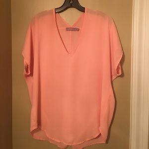Flowly sheer top, medium sized. Peach color