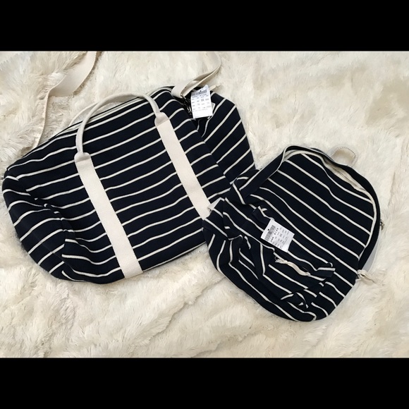 Brandy Melville Handbags - Brandy Melville travel set