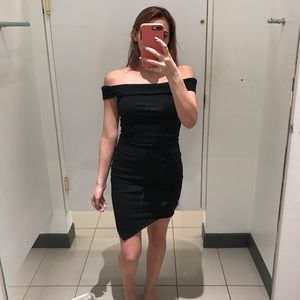 OFF THE SHOULDER BLACK FITTED DRESS