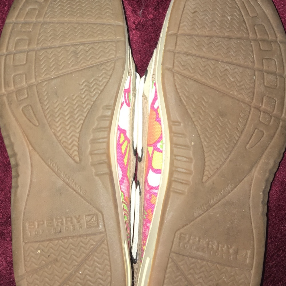 Woman's sperrys - Picture 3 of 5