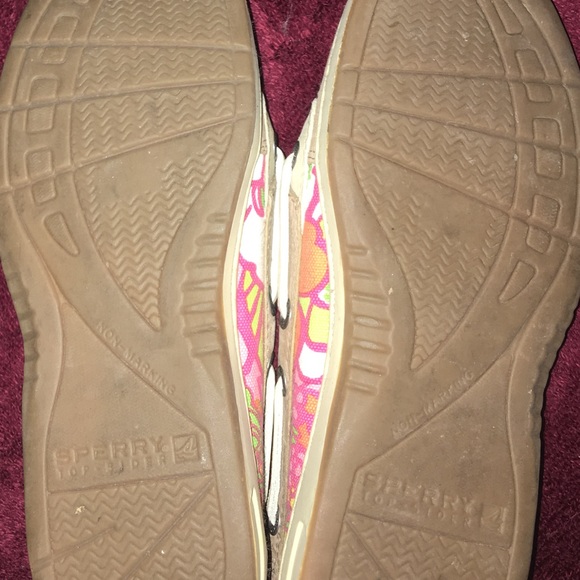 Woman's sperrys - Picture 3 of 5