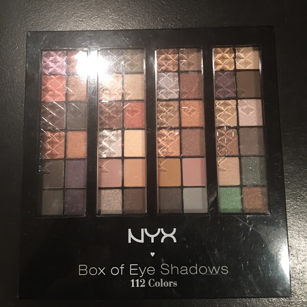 NYX Box Of Eye Shadows 112 Colors
