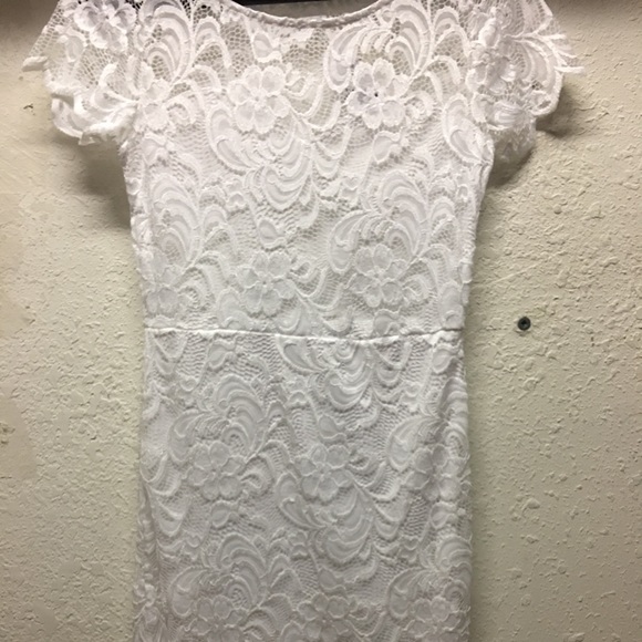 White, laced dress - Picture 3 of 3