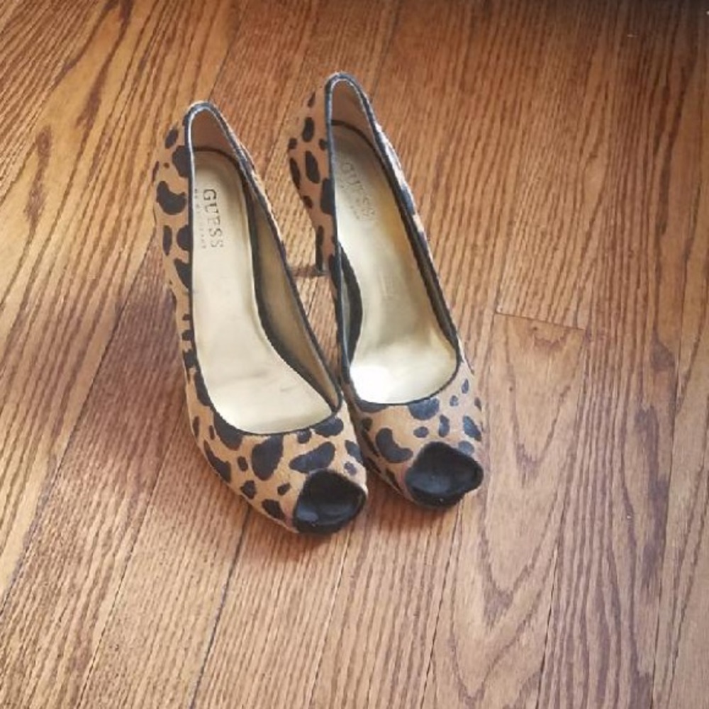 Guess leopard pumps