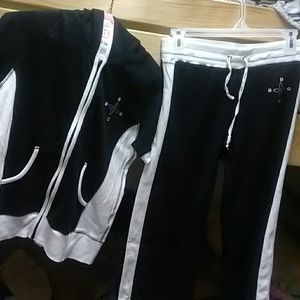 Zip up short sleeved hoodie with capri pants