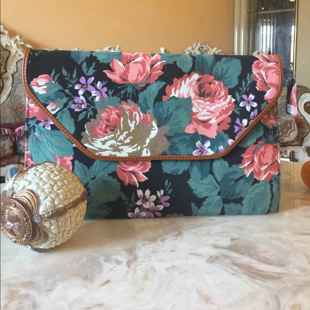 Large Envelope Clutch - Picture 2 of 8