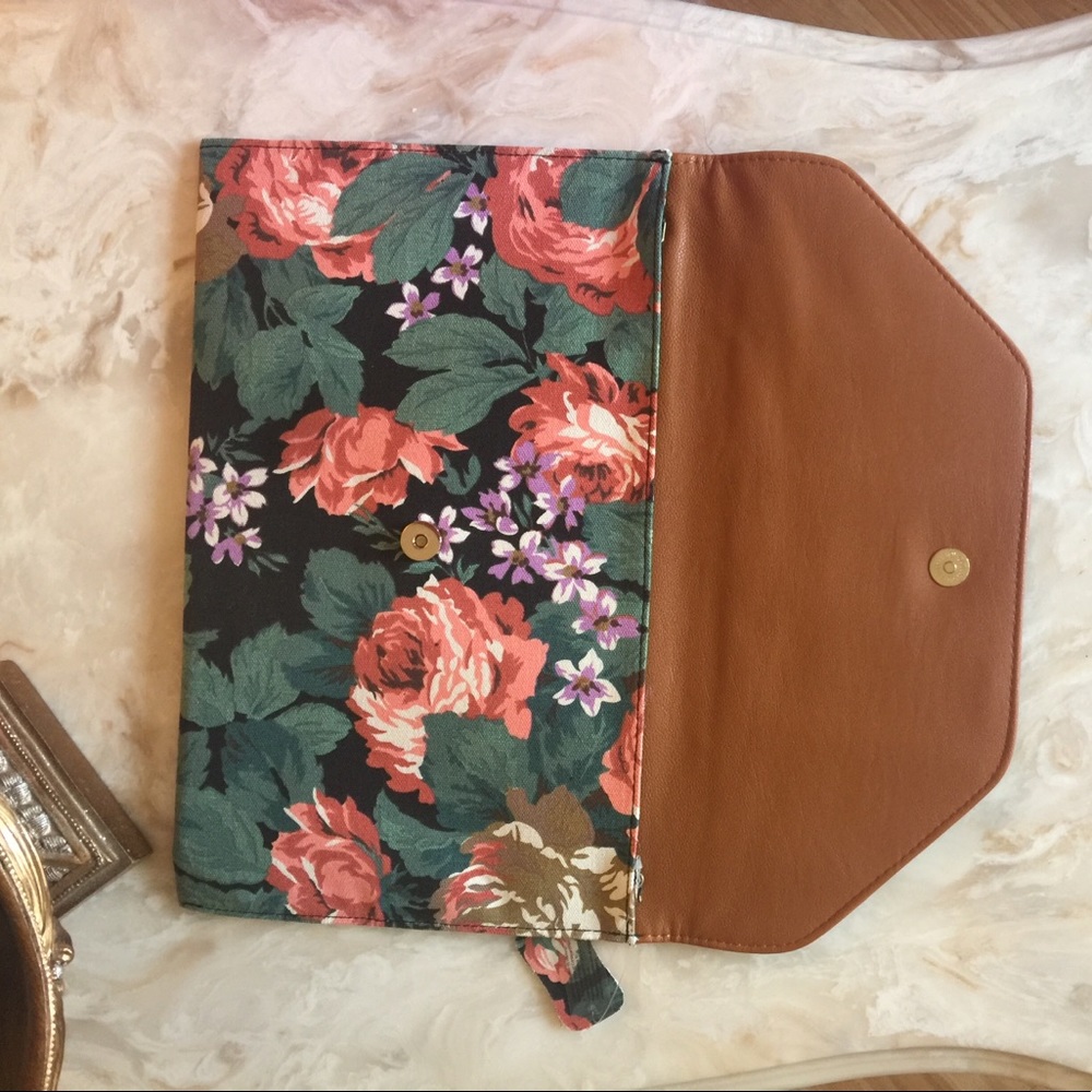 Large Envelope Clutch - Picture 4 of 8