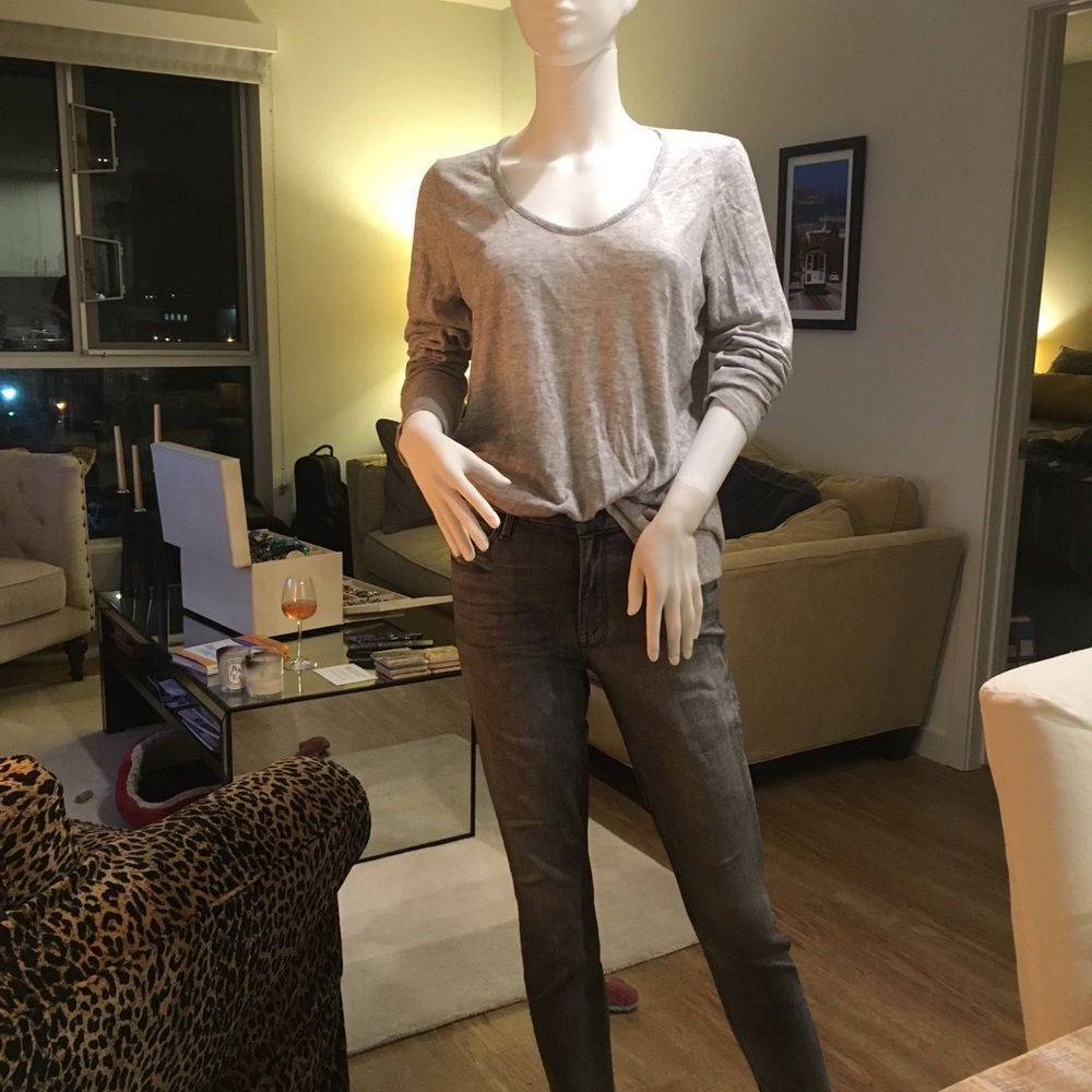 Gray long-sleeved scoop-neck sweater