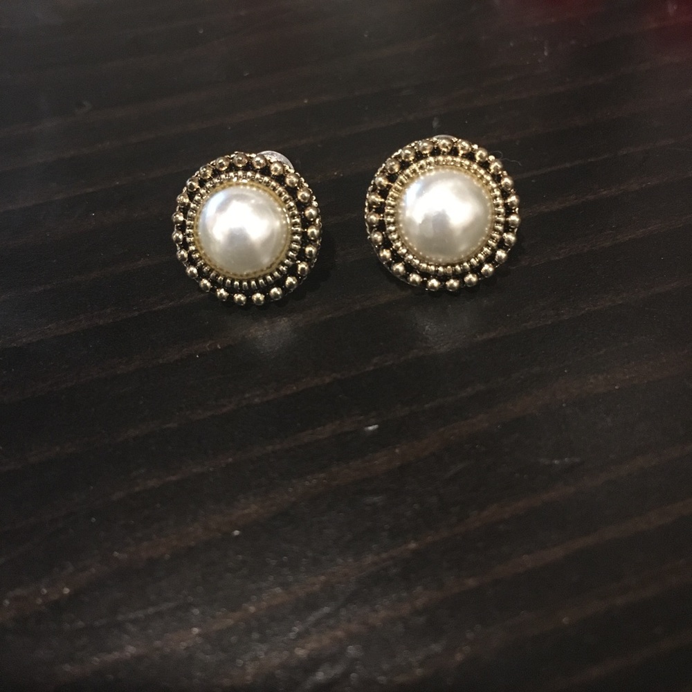 stud earrings