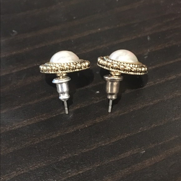 stud earrings - Picture 3 of 5