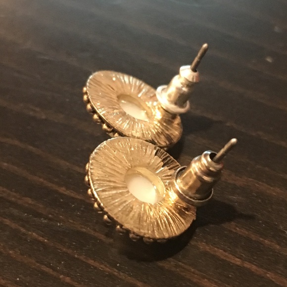 stud earrings - Picture 5 of 5