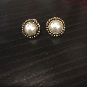 stud earrings