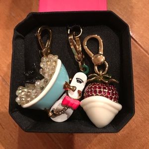 Juicy Couture charms Bubble bath sandal strawberry