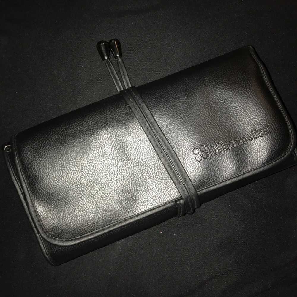 BH Cosmetics traveler brush holder