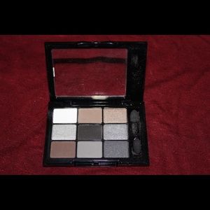 nine color shadow palette