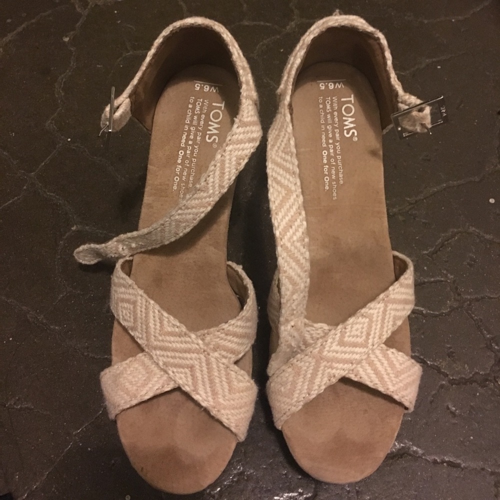 Toms Wedges Size 6.5